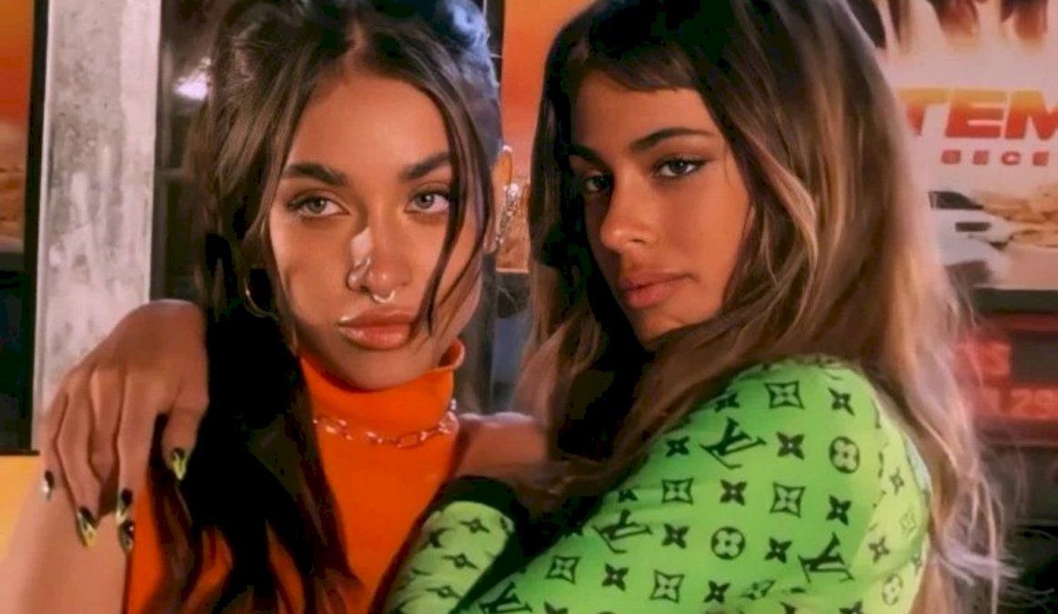 Piden censurar a Tini Stoessel y María Becerra en México