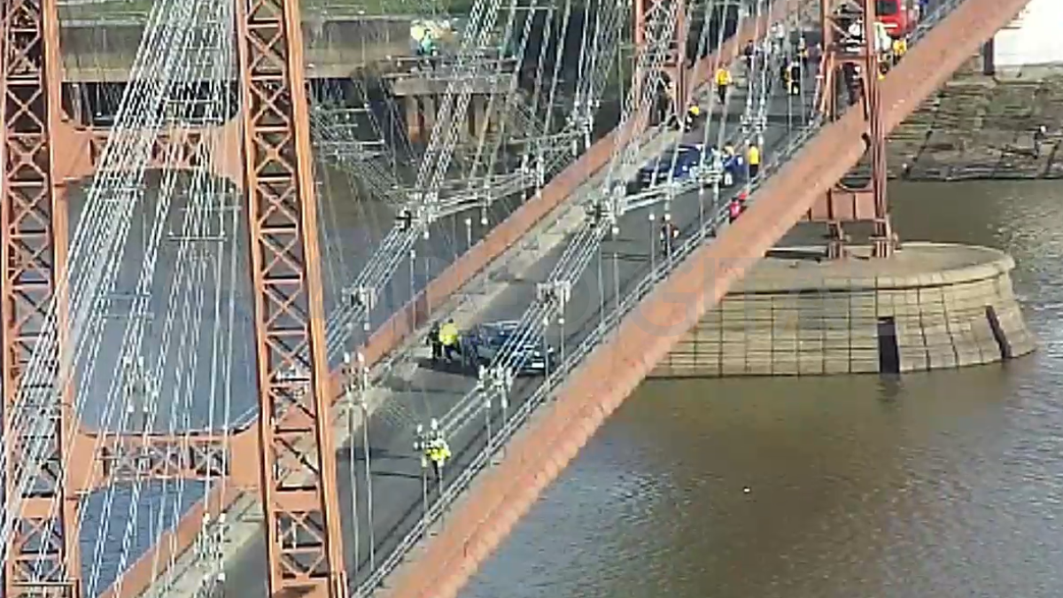 La actividad comenzó a las diez de la mañana en el Puente Colgante.