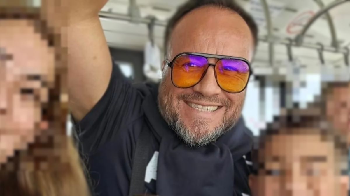 Gustavo Fernández, de 45 años, fue sorprendido por dos delincuentes que intentaron robarle el auto cuando ingresaba a su casa junto a su hijo menor. Gustavo Fernández, de 45 años, fue sorprendido por dos delincuentes que intentaron robarle el auto cuando ingresaba a su casa junto a su hijo menor.