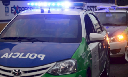 La Plata: delincuentes armados entraron a robar a un local e hirieron a dos clientes La Plata: delincuentes armados entraron a robar a un local e hirieron a dos clientes