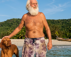 Corría 1962 cuando Brendon Derek Grimshaw fue a pasar unas vacaciones a las Seychelles y conoció la isla deshabitada de Moyenne. La compró por diez mil dólares y durante cuatro décadas. Corría 1962 cuando Brendon Derek Grimshaw fue a pasar unas vacaciones a las Seychelles y conoció la isla deshabitada de Moyenne. La compró por diez mil dólares y durante cuatro décadas.