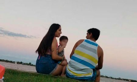 El último adiós de la pareja del hombre asesinado en Rosario. El último adiós de la pareja del hombre asesinado en Rosario.