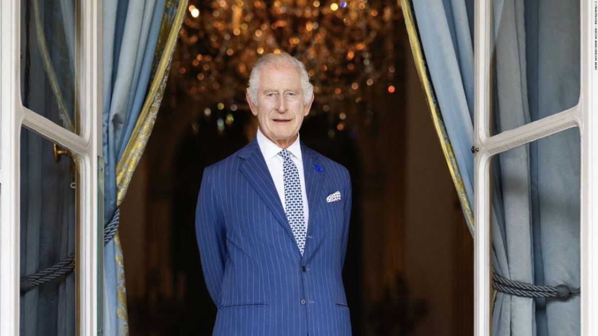 Carlos III lidera una monarquía más reducida y moderna tras el fin del reinado de Isabel II. Carlos III lidera una monarquía más reducida y moderna tras el fin del reinado de Isabel II.