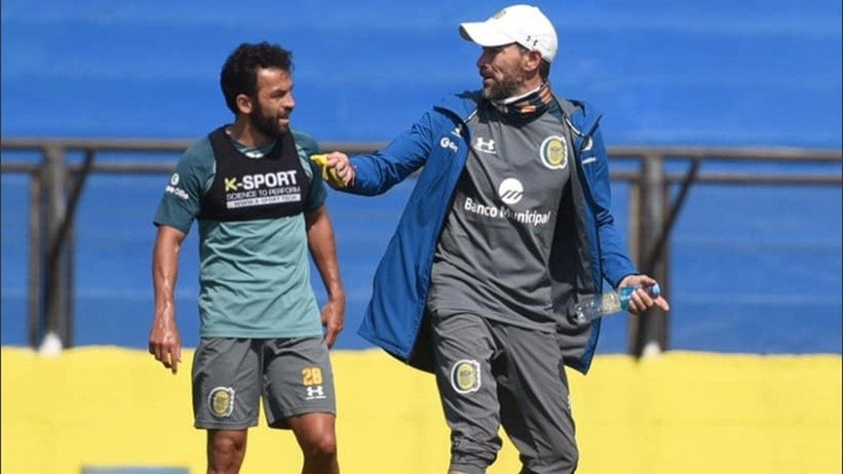 Gamba junto a Cristian González, en Rosario Central. Gamba junto a Cristian González, en Rosario Central.