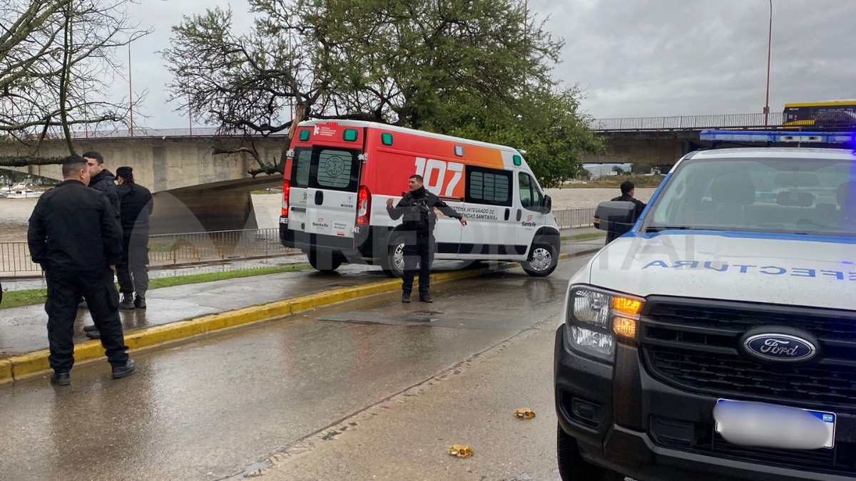 Foto de la presencia policial en el Puente Colgante. Foto de la presencia policial en el Puente Colgante.