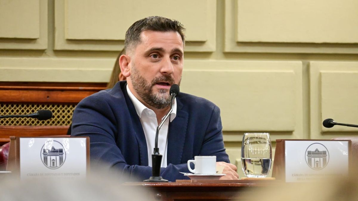 Cuvertino: La licitación de la hidrovía empezó con sospechas y terminó con sospechas