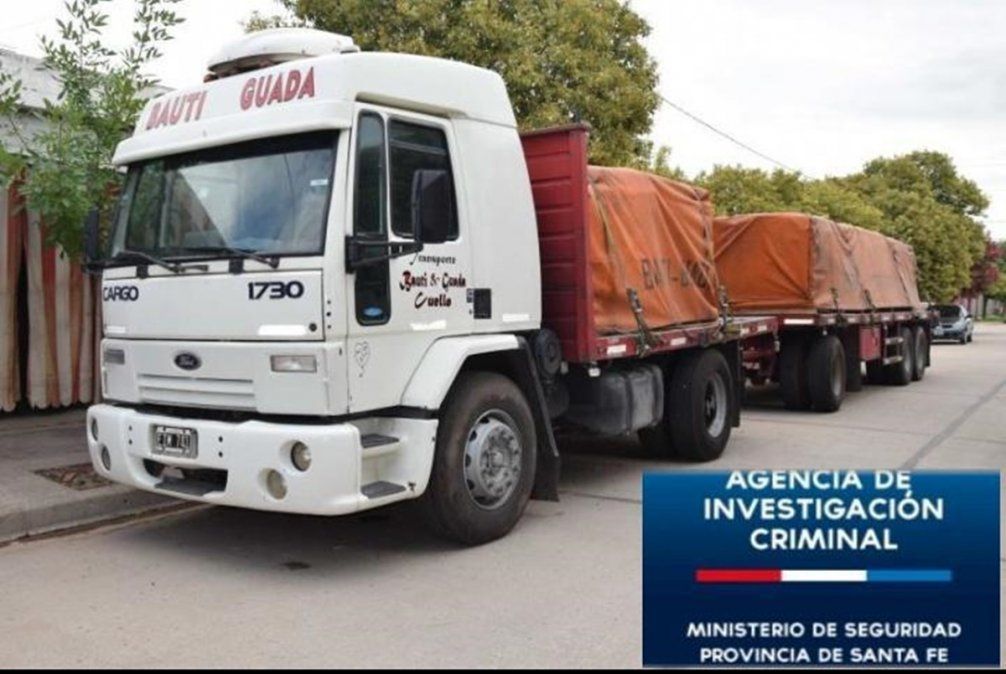 El camión presenta daños compatibles con el siniestro vial