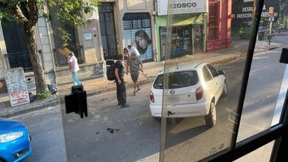Un auto se cayó adentro de un pozo en pleno centro de Santa Fe