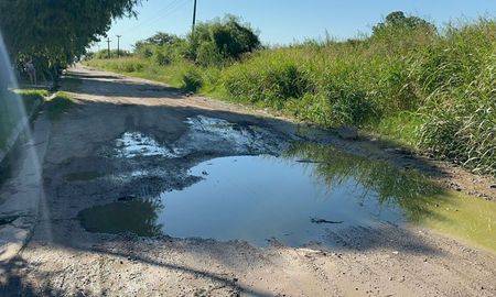 Vecinos del barrio Favaloro expusieron un reclamo por el estado de abandono que atraviesa la zona comprendida por calle Roque Sáenz Peña y Facundo Quiroga. Vecinos del barrio Favaloro expusieron un reclamo por el estado de abandono que atraviesa la zona comprendida por calle Roque Sáenz Peña y Facundo Quiroga.