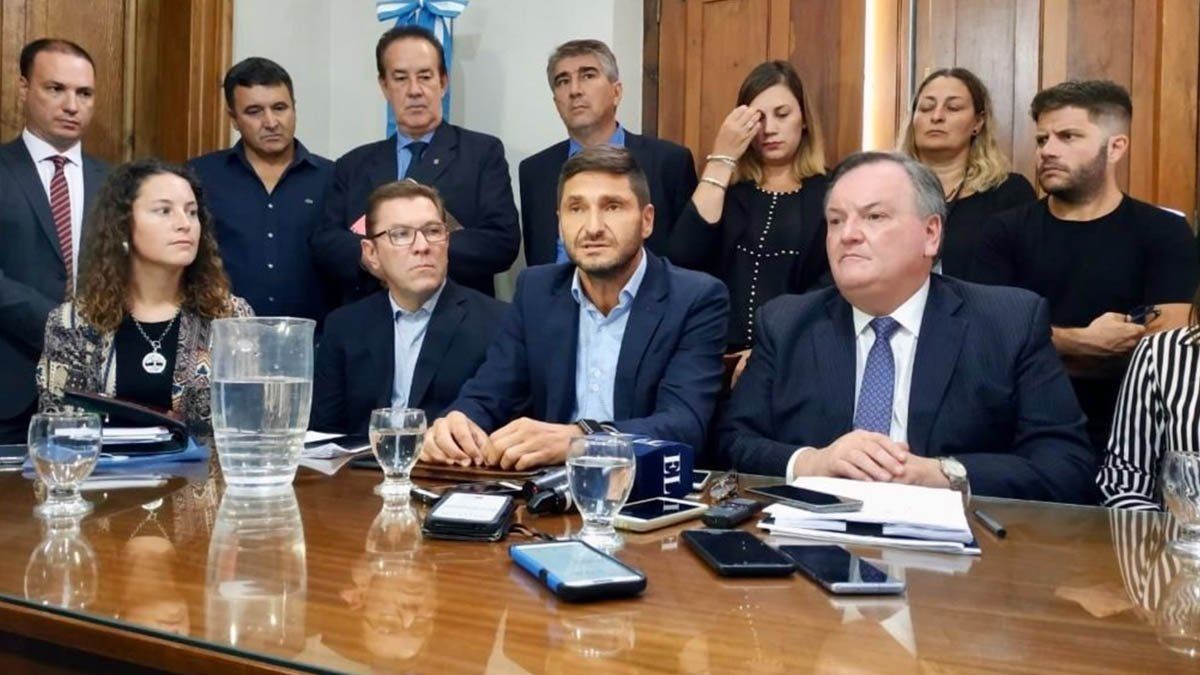 El interbloque de legisladores provinciales de la UCR a través de un comunicado, manifestó la “profunda preocupación por la línea comunicacional del gobierno provincial, expresada a través de funcionarios de primera línea, intentando culpar a la oposición por la falta de sanción de ley