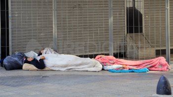 El frío llegó con fuerza a Santa Fe y agudiza los problemas de las personas que viven en situación de calle.