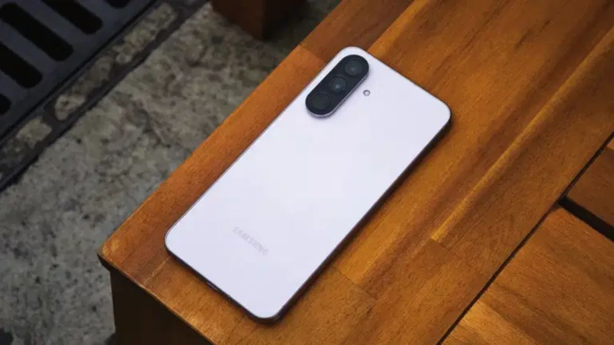 El Samsung Galaxy A26 5G se convirtió en una de las grandes sorpresas del año dentro de los teléfonos celulares de gama media.