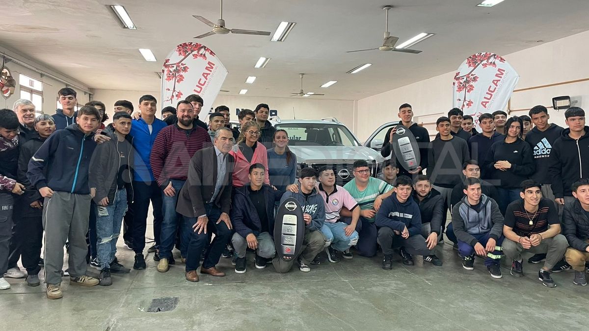Para mejorar la experiencia de estudio, AUCAM donó una camioneta Nissan a una escuela técnica de Santa Fe. Para mejorar la experiencia de estudio, AUCAM donó una camioneta Nissan a una escuela técnica de Santa Fe.