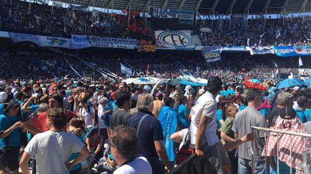 Denuncian la contratación de barrabravas en el acto de Cristina en Racing