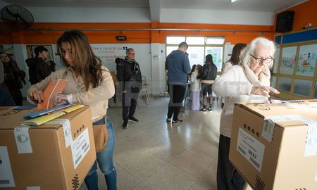 Según el escrutinio provisorio, los votos en blanco, anulados, recurridos o impugnados fueron 143.995. Según el escrutinio provisorio, los votos en blanco, anulados, recurridos o impugnados fueron 143.995.