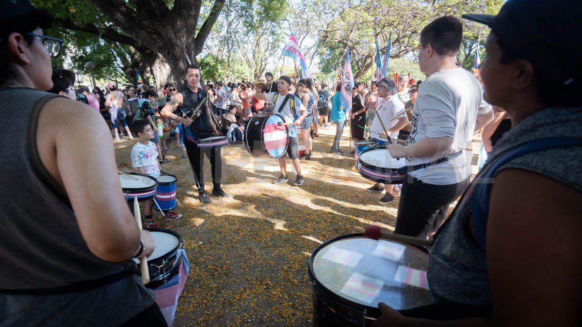 La convocatoria incluyó a personas de todas las edades que marcharon juntas por un futuro más inclusivo.
