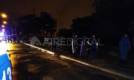 un auto cayo a un arroyo desde un puente y se complico el rescate de la conductora un auto cayo a un arroyo desde un puente y se complico el rescate de la conductora