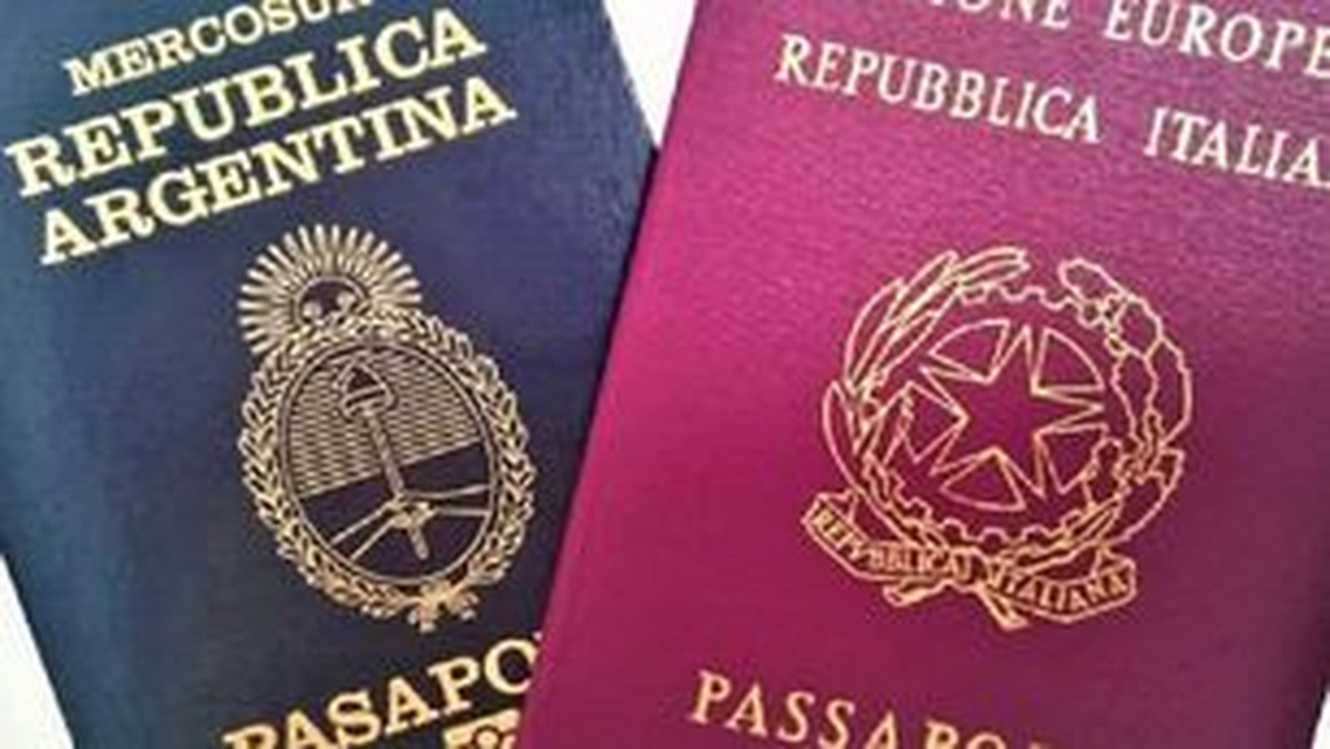 Pasaporte argentino e italiano.