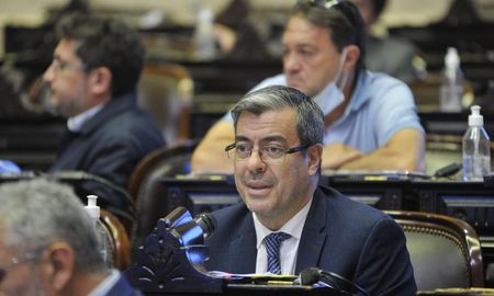 El primer desafío de Germán Martínez es ocupar la silla caliente que dejó el hijo de la vicepresidenta en la Cámara de Diputados de la Nación. El primer desafío de Germán Martínez es ocupar la silla caliente que dejó el hijo de la vicepresidenta en la Cámara de Diputados de la Nación.