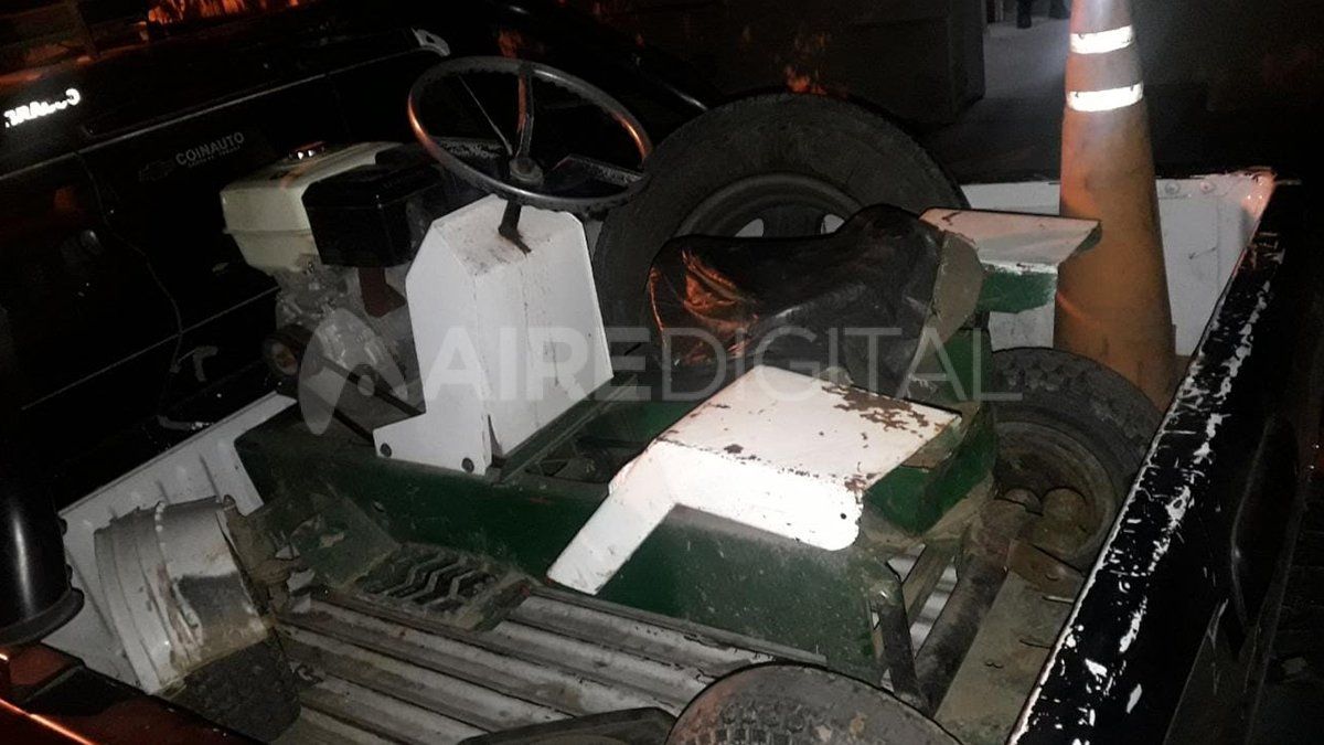 El tractor que recuper&oacute; el personal policial