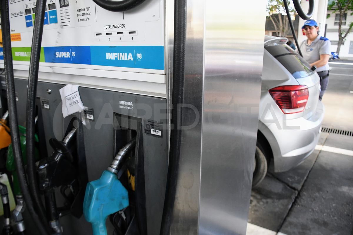 Se esperaba que este incremento tenga un impacto, estimándose entre un 3% y 4% en el precio por litro de nafta y diésel. Se esperaba que este incremento tenga un impacto, estimándose entre un 3% y 4% en el precio por litro de nafta y diésel.