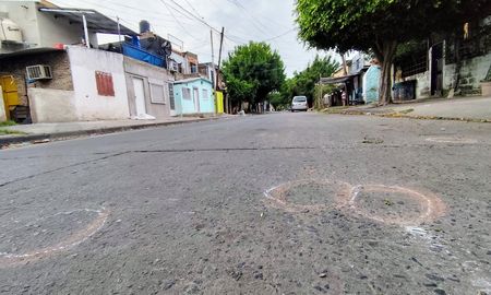 Se cometieron cinco asesinatos en pocas horas y ataques a balazos en distintos puntos de la ciudad. Se cometieron cinco asesinatos en pocas horas y ataques a balazos en distintos puntos de la ciudad.