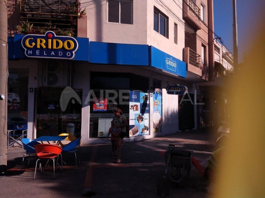 Robaron en una helader&iacute;a de calle Santiago del Estero y Avenida Freyre