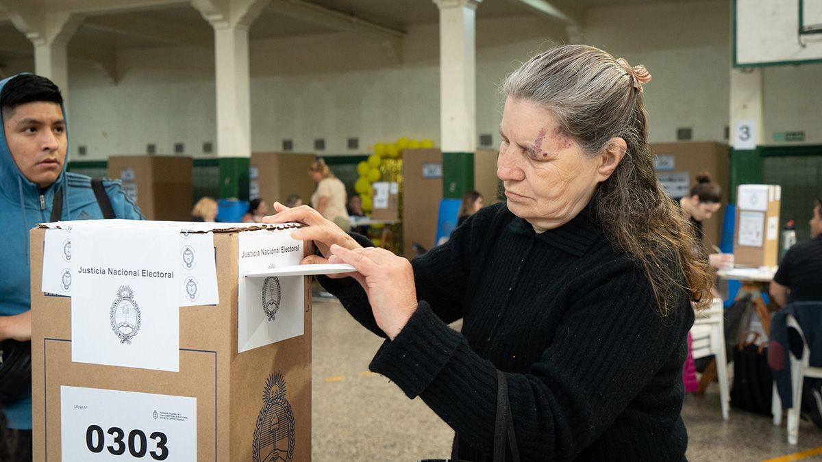 Según establecerá la nueva Constitución, en Santa Fe habrá mecanismos de participación ciudadana y de democracia directa. Según establecerá la nueva Constitución, en Santa Fe habrá mecanismos de participación ciudadana y de democracia directa.