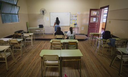 El 45% de los estudiantes en Santa Fe admite inasistencias de al menos 15 días al año. El 45% de los estudiantes en Santa Fe admite inasistencias de al menos 15 días al año.