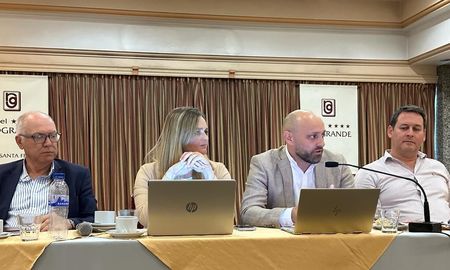 Para Puccini, Santa Fe viene de un modelo que dejó solo a los sectores productivos, que no lo defendió frente al saqueo nacional. Para Puccini, Santa Fe viene de un modelo que dejó solo a los sectores productivos, que no lo defendió frente al saqueo nacional.