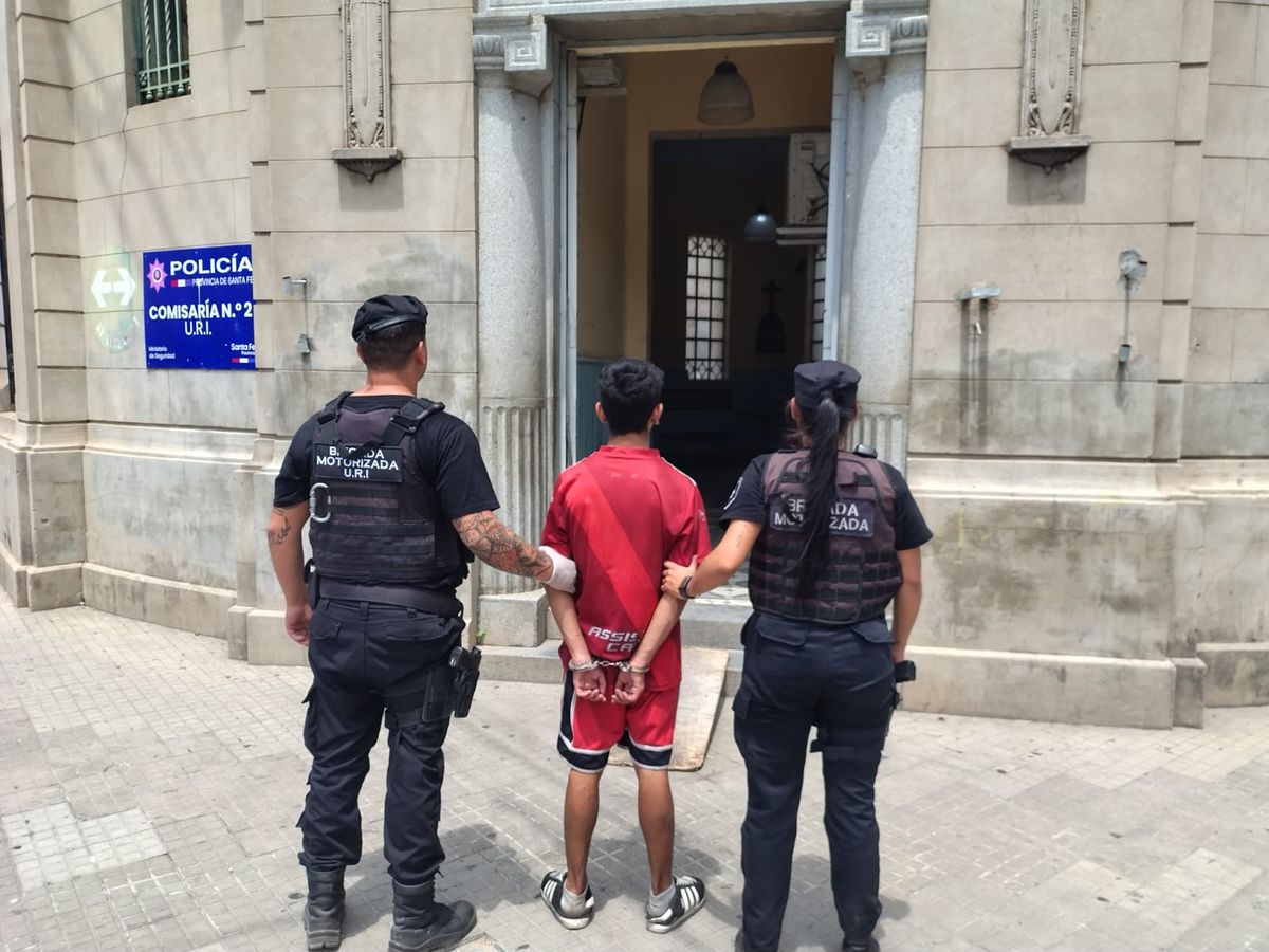 El atacante, de 19 años, fue detenido y puesto a disposición de la Justicia. El atacante, de 19 años, fue detenido y puesto a disposición de la Justicia.