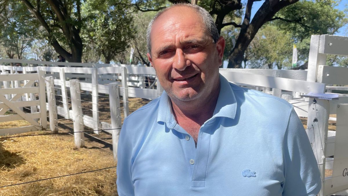 “hoy está faltando leche, a todos los productores le están faltando litros” le dijo Fux a AIRE Agro. “hoy está faltando leche, a todos los productores le están faltando litros” le dijo Fux a AIRE Agro.