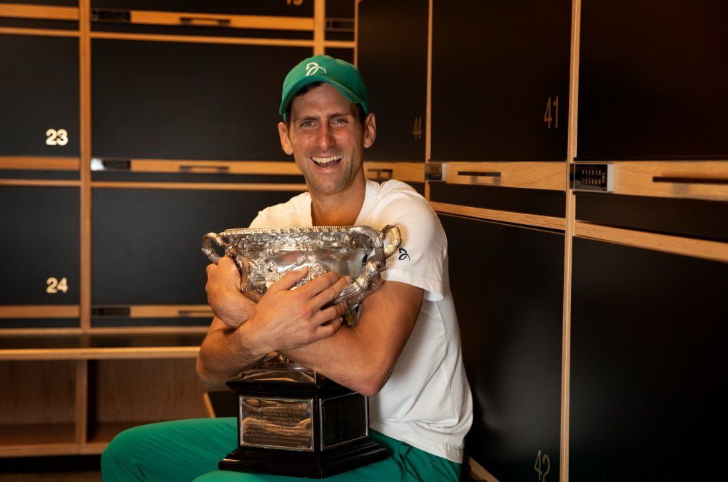 Novak Djokovic venci{o a Daniil Medvedev y se quedó con el Abierto de Australia