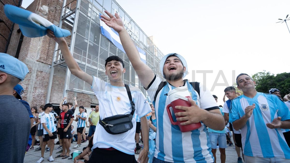 El calor no detuvo a los hinchas que fueron a ver el partido al Molino.