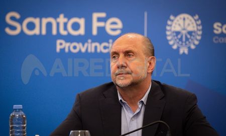 La Constitución de Santa Fe está a punto de cumplir 60 años. El gobierno de Omar Perotti afirma que los cambios son necesarios y que se sumará al debate, pero advierte que el Ejecutivo no será el que convoque a la discusión porque en estos momentos la gestión es prioridad. La Constitución de Santa Fe está a punto de cumplir 60 años. El gobierno de Omar Perotti afirma que los cambios son necesarios y que se sumará al debate, pero advierte que el Ejecutivo no será el que convoque a la discusión porque en estos momentos la gestión es prioridad.