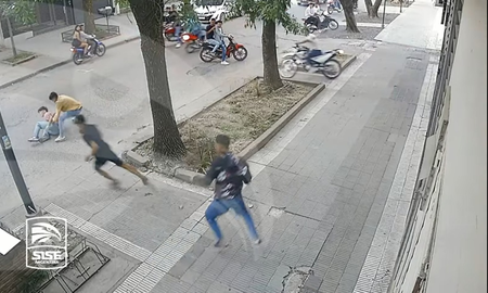 Chaco: treinta delincuentes a bordo de 16 motos golpearon y asaltaron a tres adolescentes Chaco: treinta delincuentes a bordo de 16 motos golpearon y asaltaron a tres adolescentes
