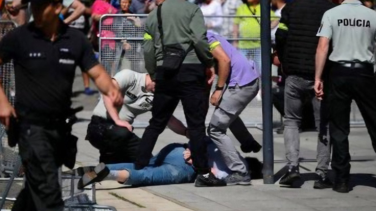 El autor del atentado fue identificado como un hombre de 71 años de una ciudad al sureste del país. El autor del atentado fue identificado como un hombre de 71 años de una ciudad al sureste del país.