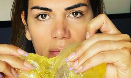 La actriz, conductora y panelista, Florencia de la V, debió ser intervenida por una fisura en su prótesis mamaria que podía complicarle su salud. La actriz, conductora y panelista, Florencia de la V, debió ser intervenida por una fisura en su prótesis mamaria que podía complicarle su salud.
