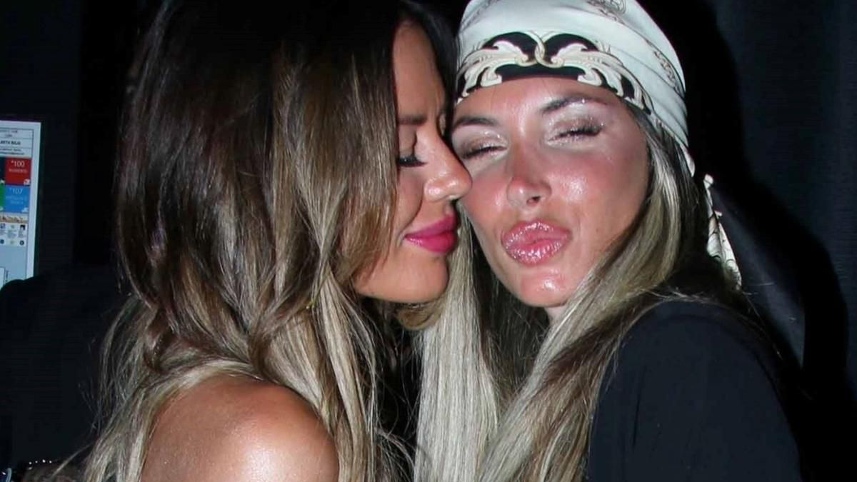 Karina Jelinek confirmó que ya no está en pareja con Flor Parise. Karina Jelinek confirmó que ya no está en pareja con Flor Parise. 