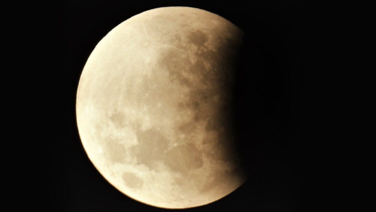 Eclipse parcial de luna desde la ciudad de Santa Fe. 19-11-2021. Hora: 04:34.