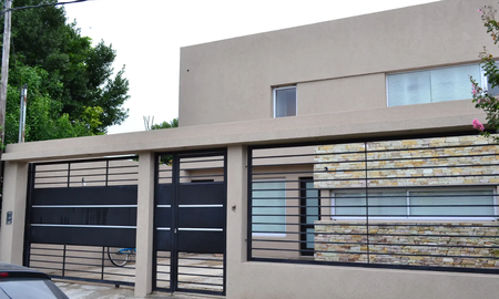 Las puertas de reja ya no se usan en el frente de casa: la tendencia que las reemplaza por seguridad y estilo Las puertas de reja ya no se usan en el frente de casa: la tendencia que las reemplaza por seguridad y estilo