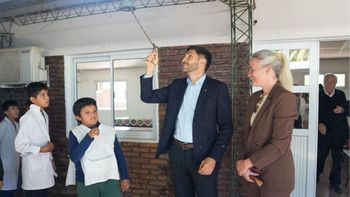 El gobernador de Santa Fe, Maximiliano Pullaro, encabezó este miércoles una serie de inauguraciones y recorridas en el departamento 9 de Julio