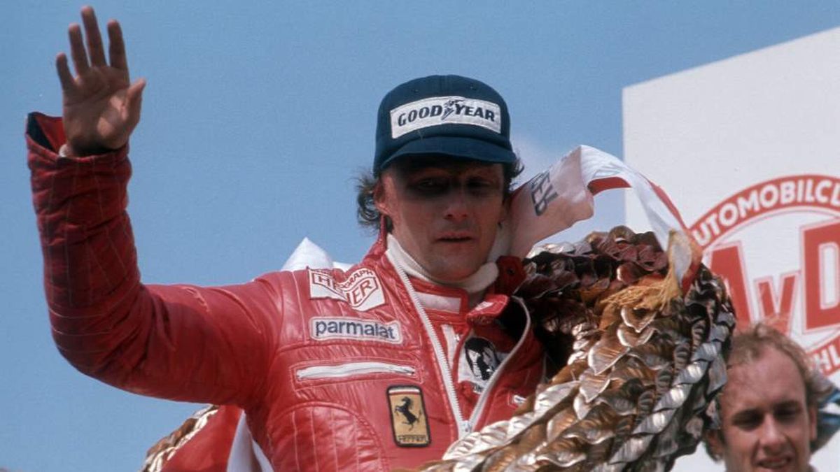 En 1977, Lauda volvería más fuerte aún, y ganó en Sudáfrica, Alemania –sí, justo en el mismo trazado donde casi perdiera la vida– y Holanda. Además, logró seis segundos puestos y, en el GP de los Estado Unidos costa este –en Watkins Glen–, dos fechas antes el cierre del certamen, se alzó con su segundo título del mundo, con 72 puntos.