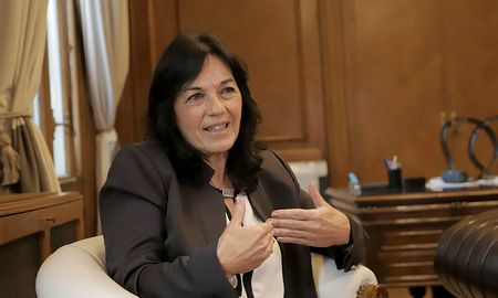 Al presentarse ante la Comisión Bicameral de Trámite Legislativo del Congreso, Vilma Ibarra explicó que hay un pedacito de regalías que cobra el Estado nacional, que es la liquidez que se puso. Al presentarse ante la Comisión Bicameral de Trámite Legislativo del Congreso, Vilma Ibarra explicó que hay un pedacito de regalías que cobra el Estado nacional, que es la liquidez que se puso.