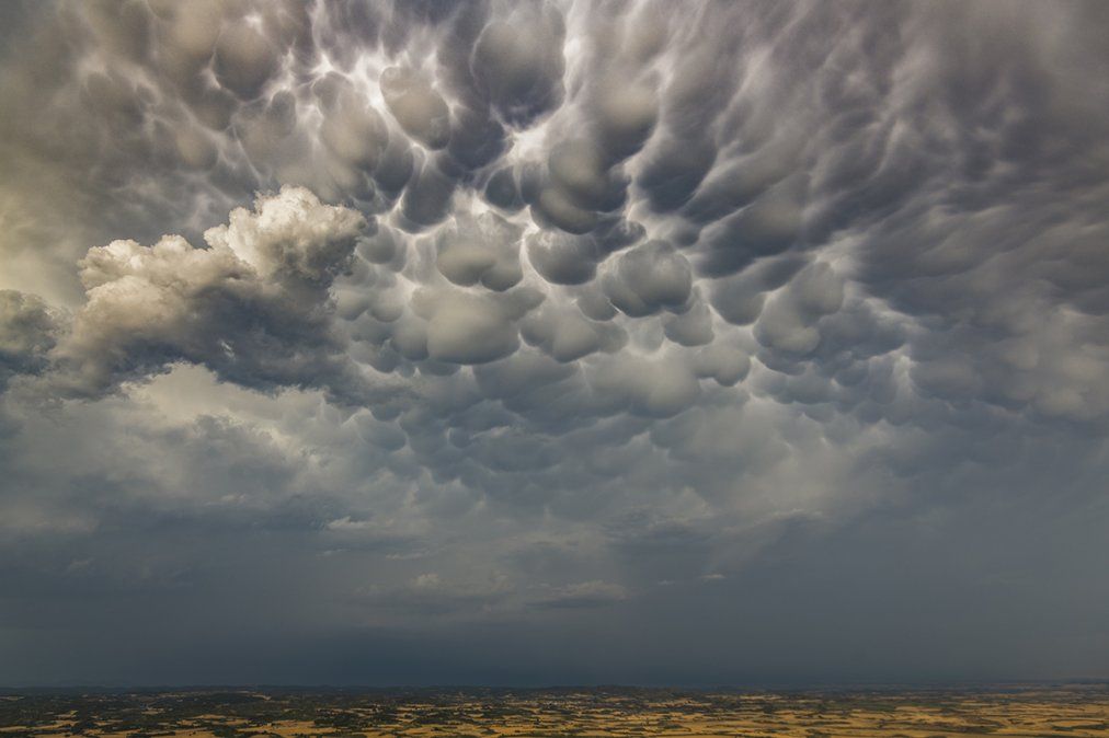 Nubes mastodónticas en Huesca, España.