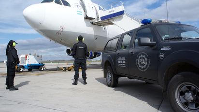 Policía Migratoria en Argentina: la nueva fuerza que anunciará Javier Milei para las fronteras y aeropuertos