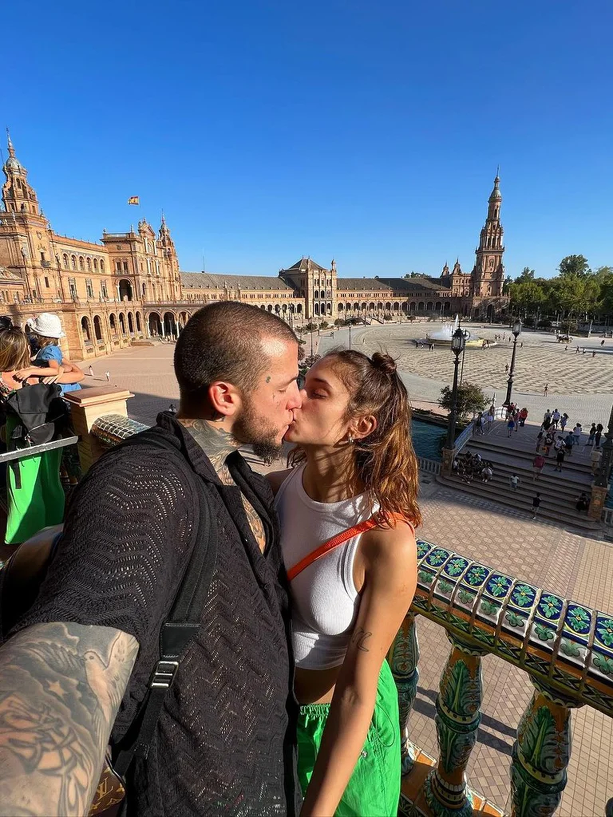 El amor nació en el seno de El hotel de los Famosos. Y, a decir verdad, pocos apostaban a que pudiera sobrevivir más allá del reality.