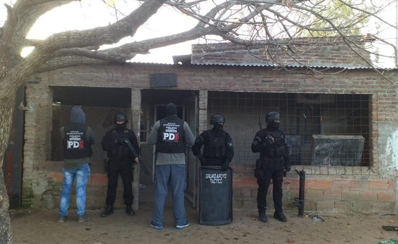 Tres hombres y tres mujeres detenidos por venta de drogas en barrio Nueva Tablada