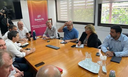Pescadores se reúnen con funcionarios del Ministerio de Ambiente de Santa Fe. Pescadores se reúnen con funcionarios del Ministerio de Ambiente de Santa Fe.