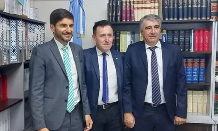 De izquierda a derecha: el Gobernador Maximiliano Pullaro, el Juez Federal Aldo Alurralde y el Ministro de Gobierno Fabián Bastía. De izquierda a derecha: el Gobernador Maximiliano Pullaro, el Juez Federal Aldo Alurralde y el Ministro de Gobierno Fabián Bastía.